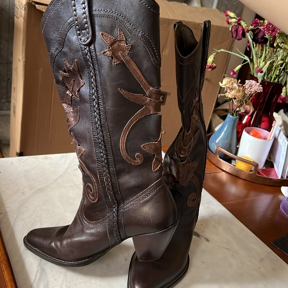 Vintage women’s cowboy boots